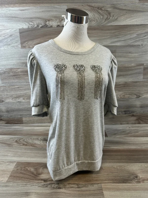 Top Short Sleeve By Madison In Grey, Size: M